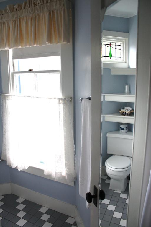 The Oak Bluffs Inn Room photo